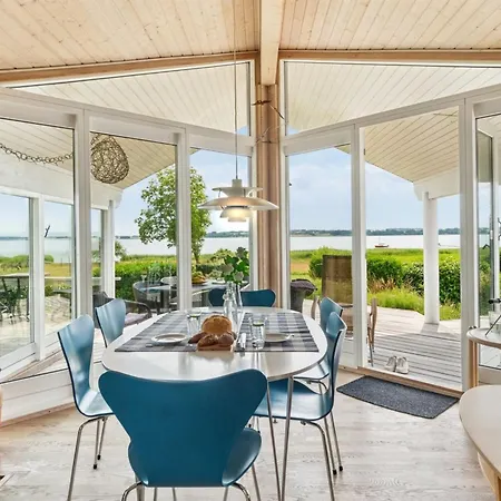 Brunman - 10m To The Fjord By Interhome