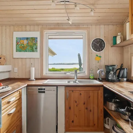 Brunman - 10m To The Fjord By Interhome Feriehus *