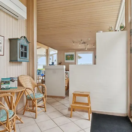 Brunman - 10m To The Fjord By Interhome