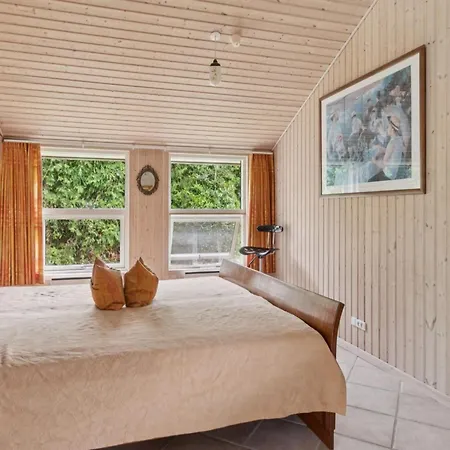 Brunman - 10m To The Fjord By Interhome *