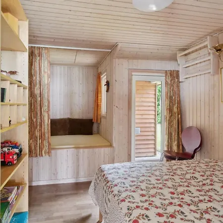 Brunman - 10m To The Fjord By Interhome Feriehus