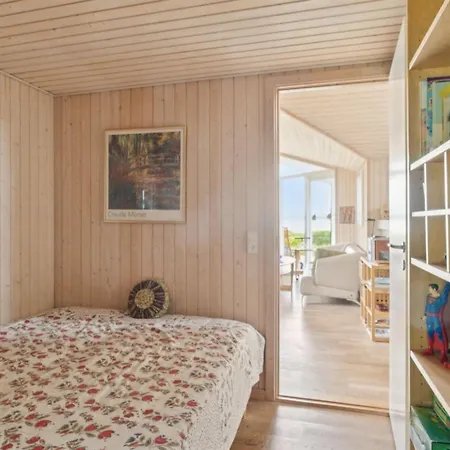 Brunman - 10m To The Fjord By Interhome Feriehus
