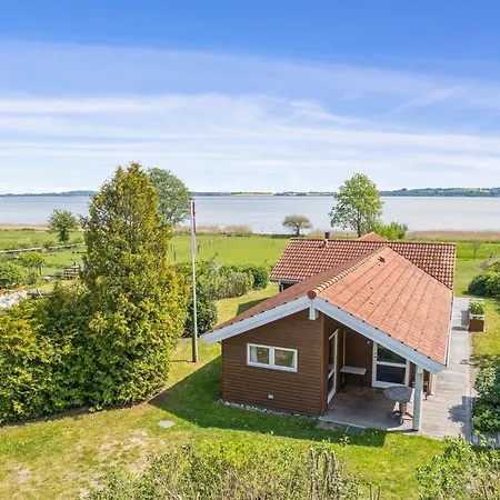 Brunman - 10m To The Fjord By Interhome *